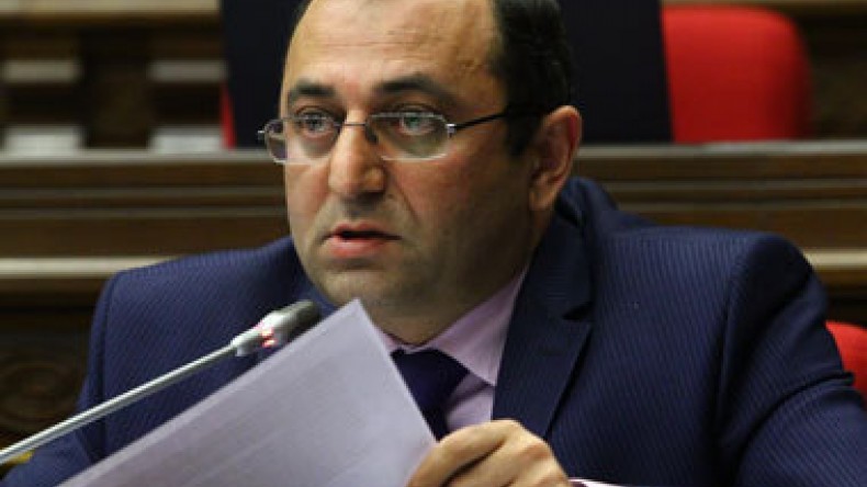 Министр: Армянские товары постараемся в России распродать скорее, чтобы покрыть убыток от Ларса
