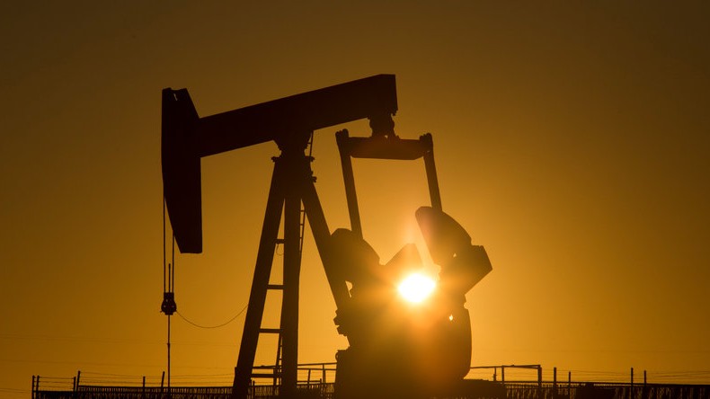 Мировые цены на нефть в четверг продолжают снижаться