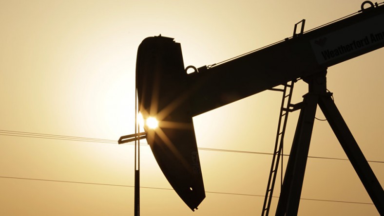 Мировые цены на нефть в пятницу демонстрируют слабый рост