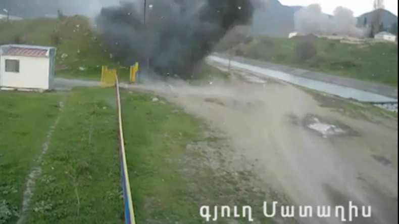 Минобороны НКР опубликовало видео ракетного обстрела ВС Азербайджана карабахского села Матагис