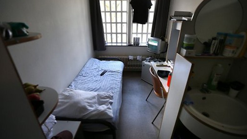 Глава Минюста Бельгии лишил зарплаты бастующих тюремщиков