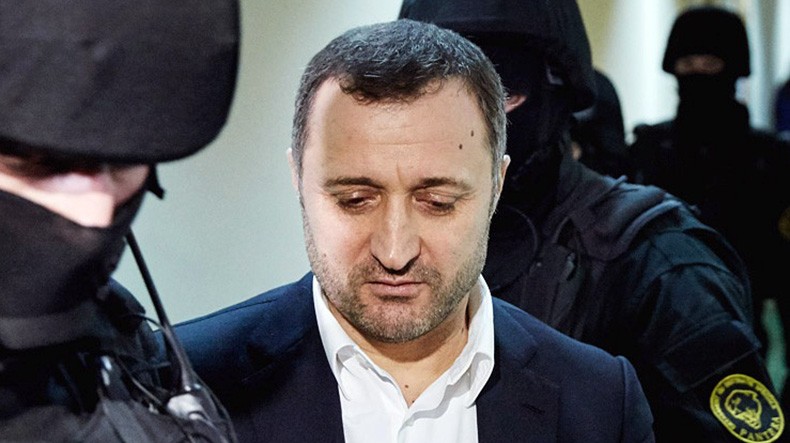 Экс-премьер Молдовы приговорен к 9 годам тюрьмы за коррупцию