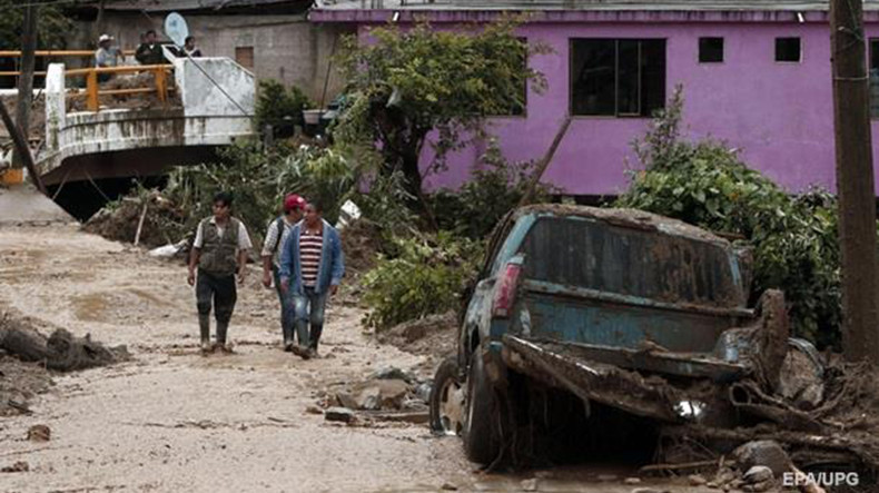Число жертв тропического шторма Эрл в Мексике растет – 38 человек