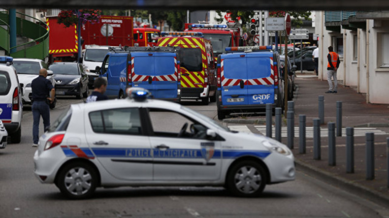 Во Франции из-за паники от взрывов петард пострадали более 40 человек