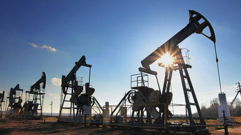 Мировые цены на нефть показывают отрицательную динамику в понедельник