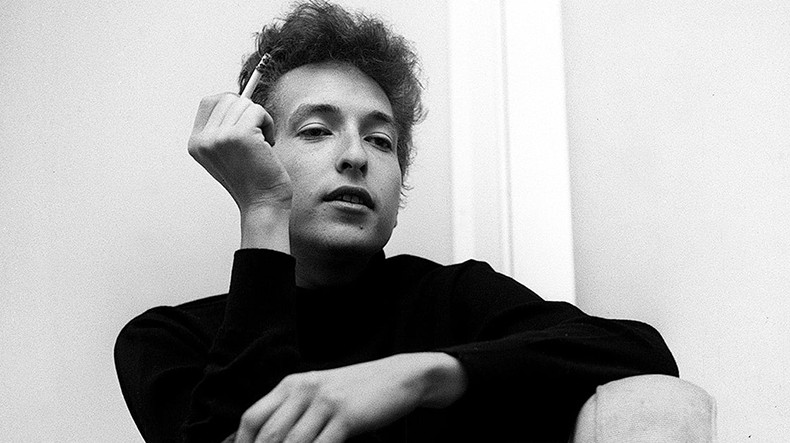 Нобелевскую премию по литературе получил поэт и музыкант Боб Дилан