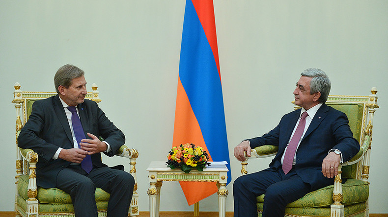 Серж Саргсян обсудил с еврокомиссаром Йоханнесом Ханом процесс карабахского урегулирования