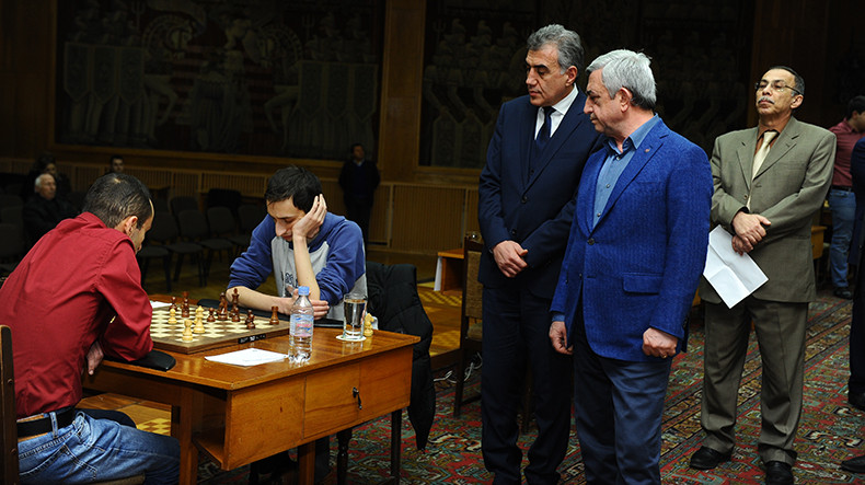 Serzh Sargsyan observed the games at Armenia's Chess Academy and Chess House - Panorama.am