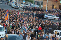 Площадь Франции в Ереване 13  мая: шествие и митинг