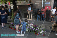 Քաղաքացիները ծաղիկներ խոնարհեցին՝ ի հիշատակ Փաշինյանի շարասյանը զոհ դարձած Սոնա Մնացականյանի