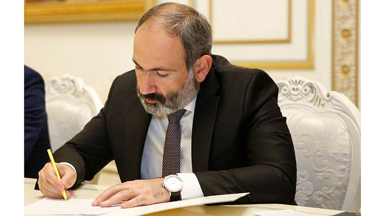 Уволены главные советники и помощник премьера Армении