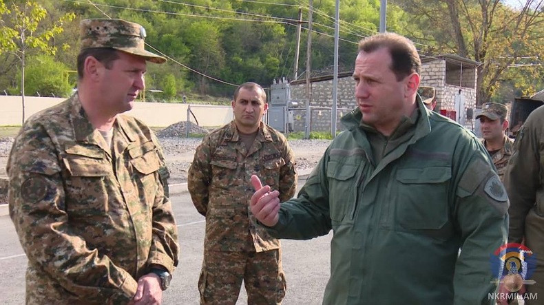 Главы Минобороны Армении и Арцаха посетили ряд воинских частей