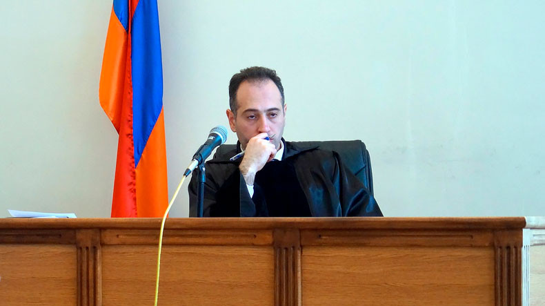 Жалобу адвокатов Роберта Кочаряна сегодня рассмотрит судья Арсен Никогосян