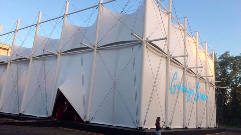 Մոսկվայի «Գարաժում» հայ ճարտարապետների կառուցած ամառային կինոթատրոնը շատ զիլ է ստացվել, եվ ի՞նչ, մեզ մոտ քարլռություն