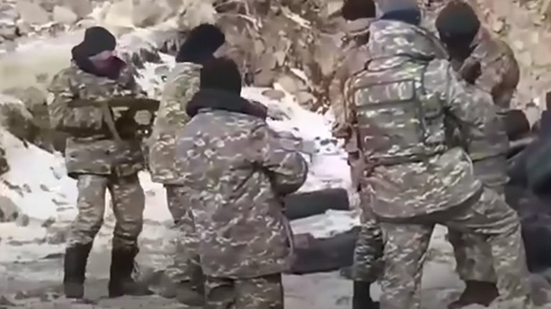 Հրապարակվել է տեսանյութ, թե ինչպես են գերեվարվում ադրբեջանցի երկու զինծառայողները