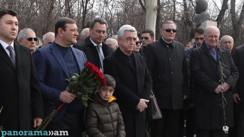 Ч армении. Серж Саргсян на кладбище. Криминал Азербайджана. Охрана Сержа Саргсян.