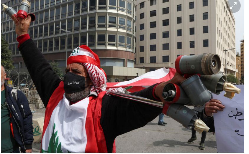Para pengunjuk rasa mencoba menduduki istana pemerintah di pusat Beirut – Panorama
