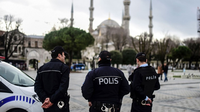 Թուրքիայում տոնակատարության ընթացքում ոստիկանները բռնության են ենթարկել 14 տարեկան երեխայի ՝ ծեծել են ու նետել ճահիճը