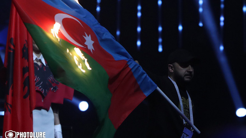 Ադրբեջանը «հիստերիայի» մեջ է.Ադրբեջանի ԱԳՆ-ն արձագանքել է դրոշն այրելու միջադեպին