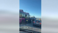 Երևանում ուղևորներով լի ավտոբուսը կորցրել է արգելակումը և մխրճվել opel-ի մեջ. Ահազանգ