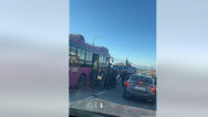 В Ереване автобус с пассажирами столкнулся с автомобилями, врезался в легковушку