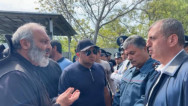 Ոստիկանները Բագրատ Սրբազանին և ԱԺ պատգամավորներին թույլ չեն տալիս մուտք գործել Կիրանց