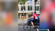 «Կեցցե հեծանիվը». Փաշինյանը Բեռլինում հեծանիվ է քշում